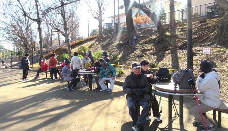 ピクニック広場でおやつタイム