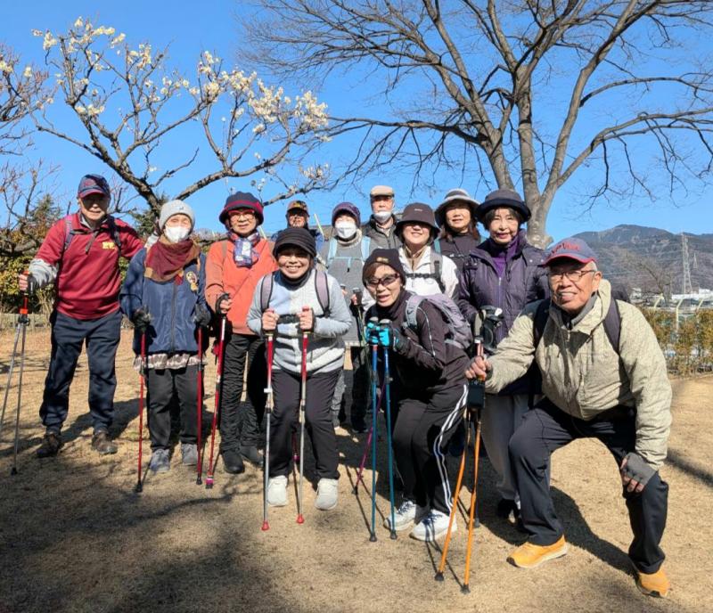 梅の前で記念写真