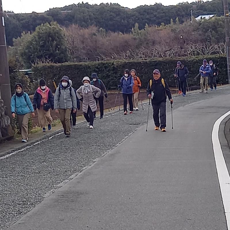 バスを降りてから神社に