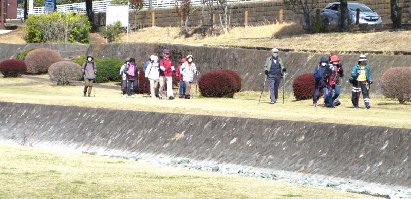うさぎさんは左岸を行きます