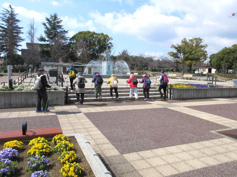 健康の泉の前でステップ