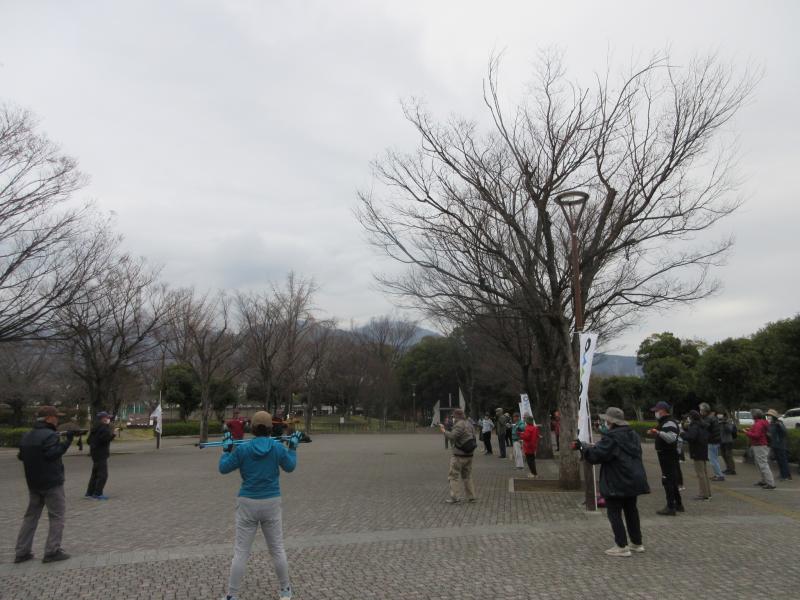 曇り空の下で準備運動