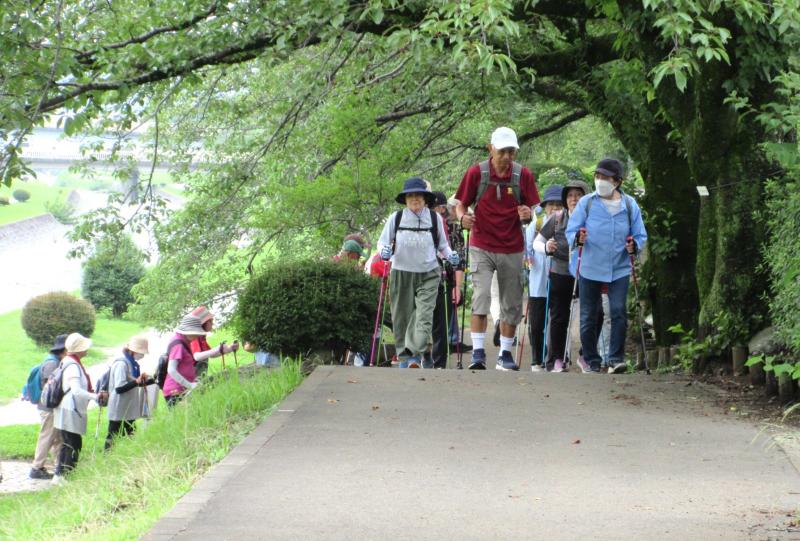 河原からピクニック広場に