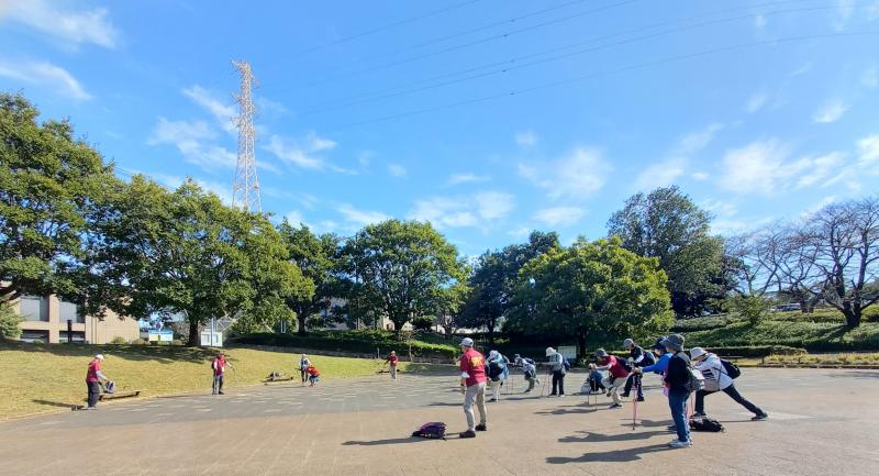 秋空の下で準備運動