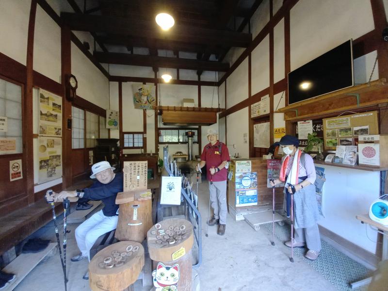 里山体験館のなか